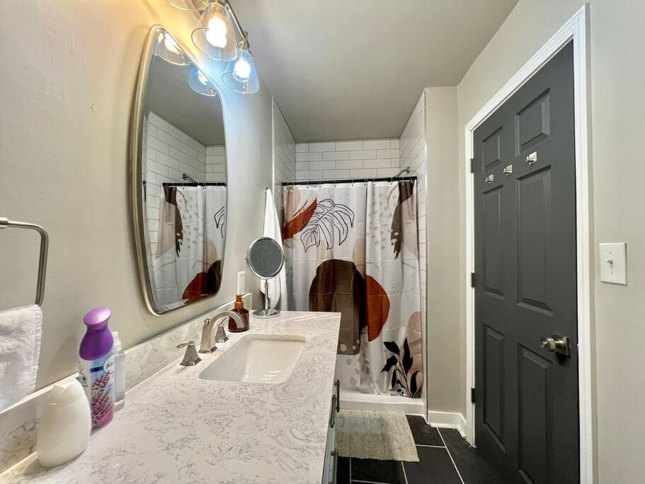 Modern Style Home Near Dt Indy & Major Attractions Индианаполис Екстериор снимка