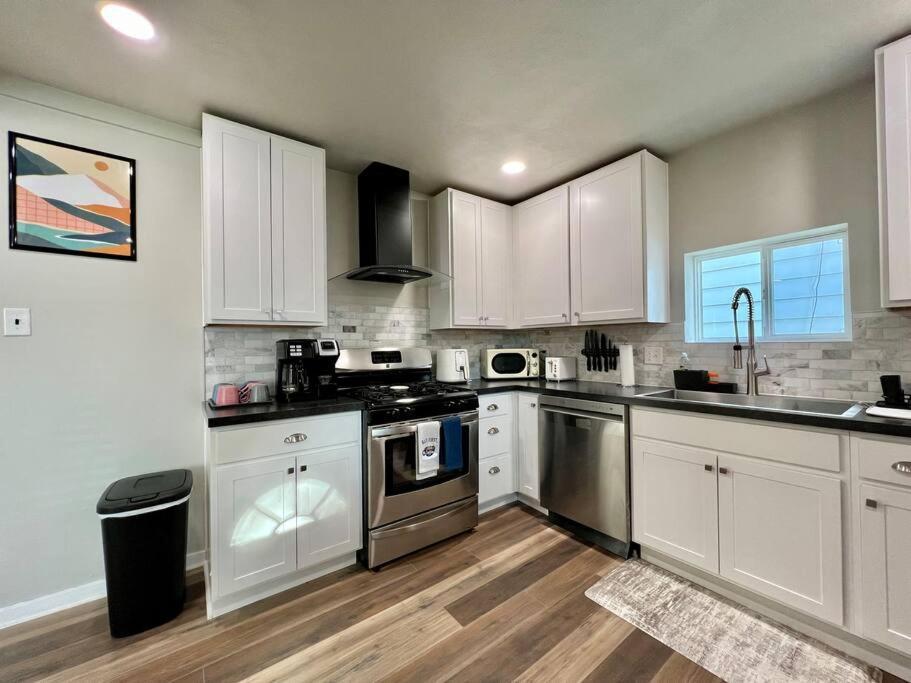 Modern Style Home Near Dt Indy & Major Attractions Индианаполис Екстериор снимка