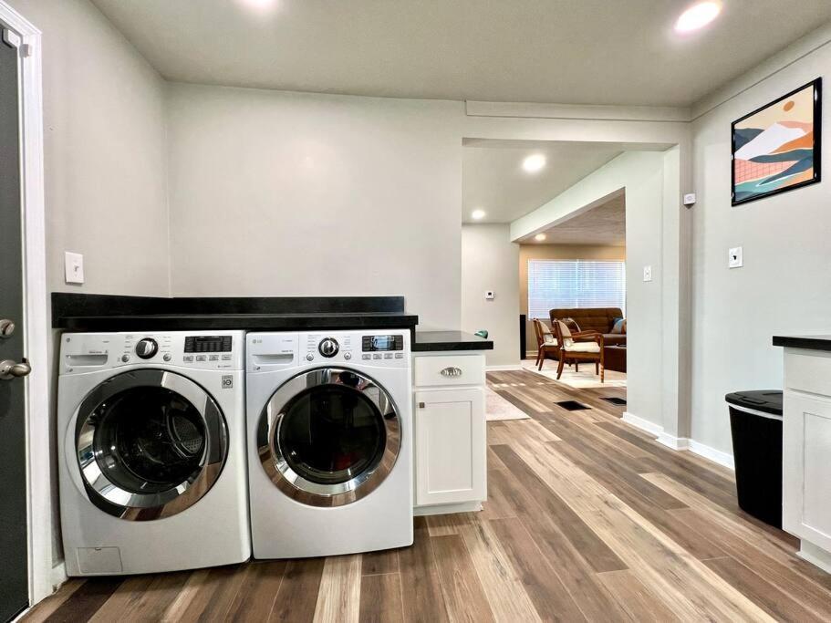 Modern Style Home Near Dt Indy & Major Attractions Индианаполис Екстериор снимка