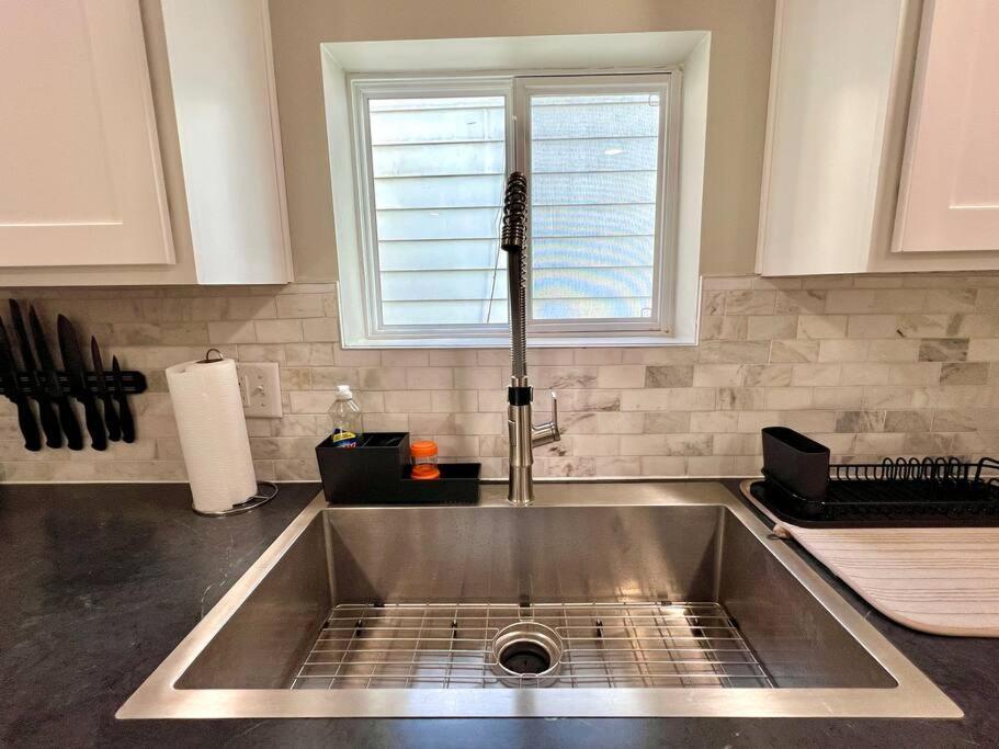 Modern Style Home Near Dt Indy & Major Attractions Индианаполис Екстериор снимка