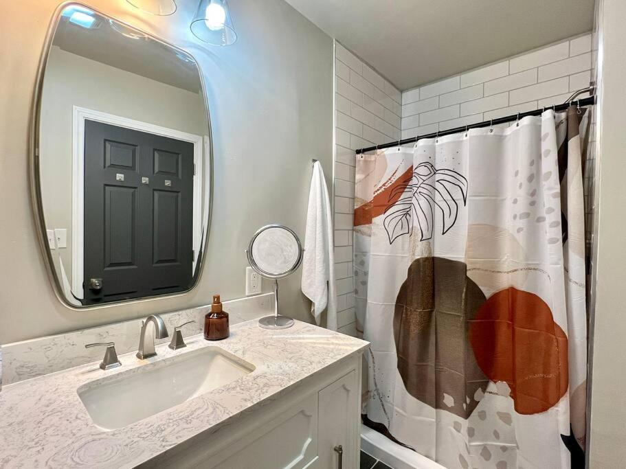 Modern Style Home Near Dt Indy & Major Attractions Индианаполис Екстериор снимка