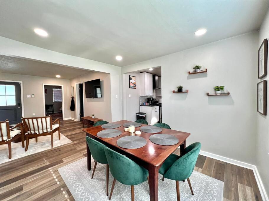 Modern Style Home Near Dt Indy & Major Attractions Индианаполис Екстериор снимка