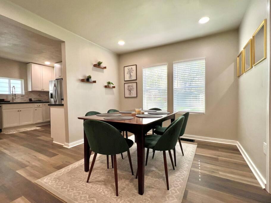 Modern Style Home Near Dt Indy & Major Attractions Индианаполис Екстериор снимка