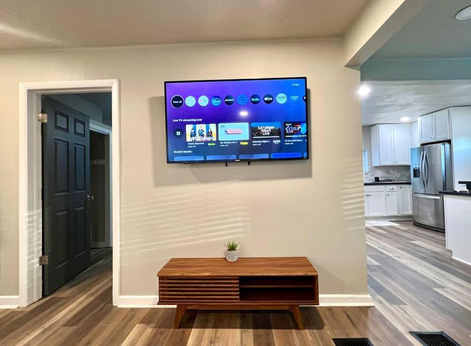 Modern Style Home Near Dt Indy & Major Attractions Индианаполис Екстериор снимка